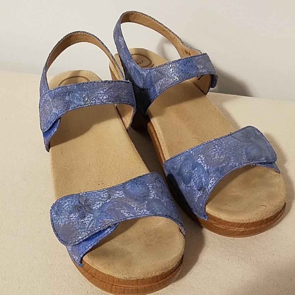 Dansko 42 blue sandals